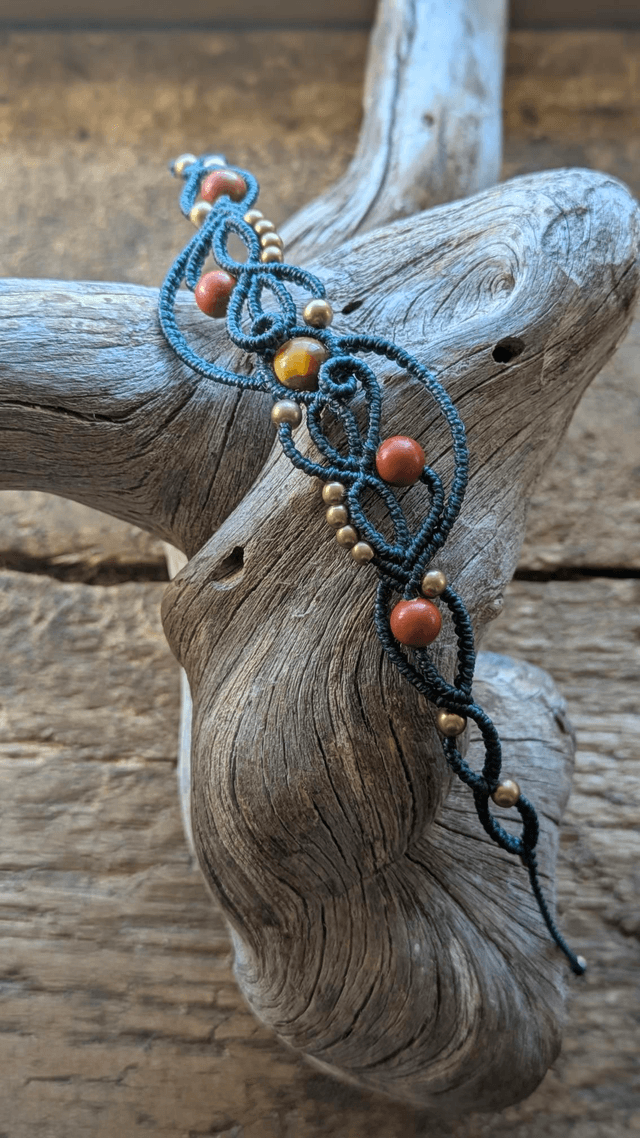 Bracelets féerique en macramé, pierres fines et laiton brut 