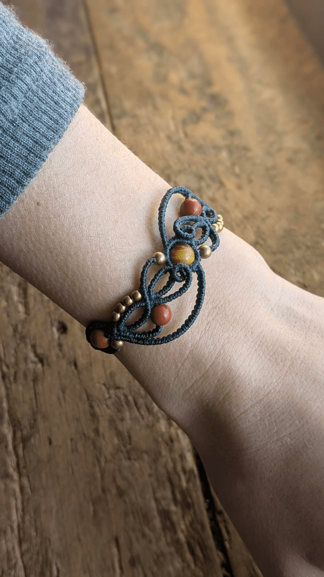 Bracelets féerique en macramé, pierres fines et laiton brut 