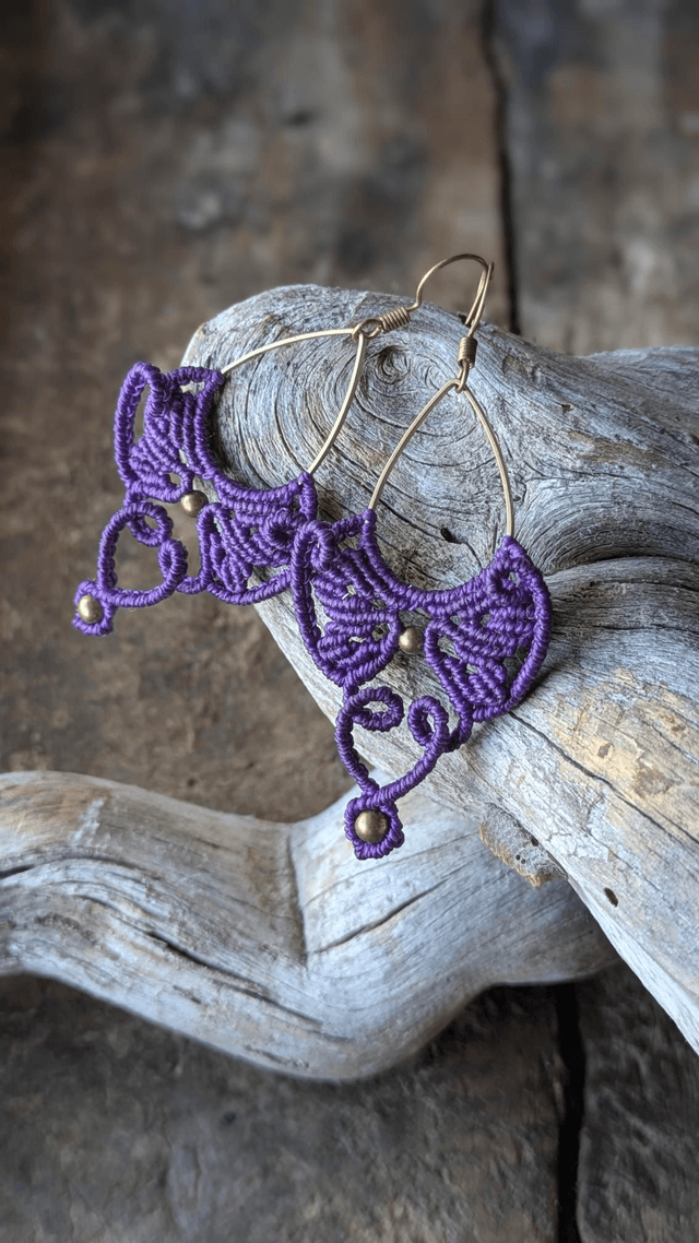 Boucles d&#039;oreilles nature en macramé, feuilles et laiton brut