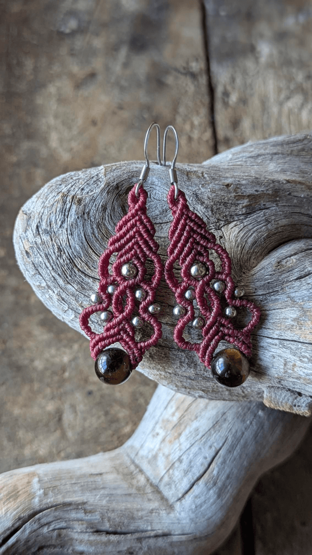 Boucles d'oreilles élégantes en macramé, pierres fines et acier inoxydable