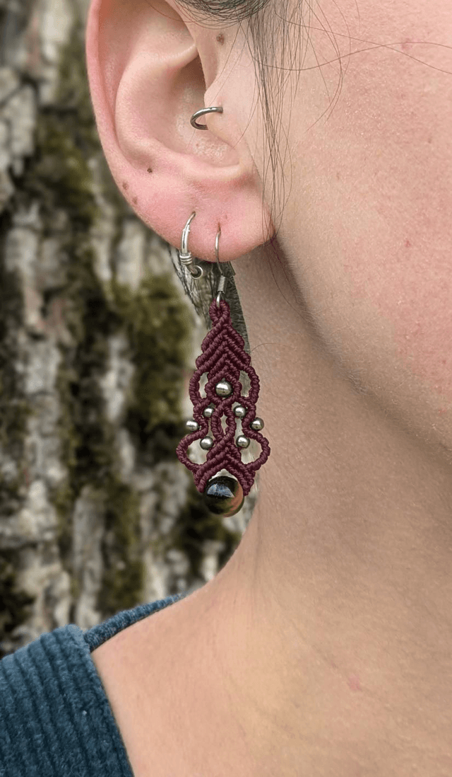 Boucles d'oreilles élégantes en macramé, pierres fines et acier inoxydable